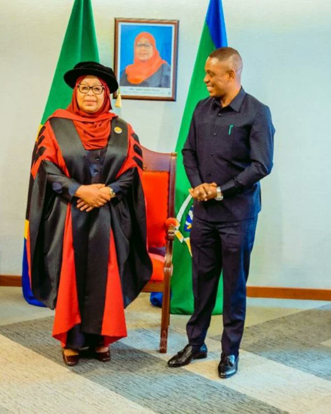 Hakika umestahili Shahada hii ya heshima inayotambua weledi wako kwenye masuala ya uongozi, utawala, nadharia ya maendeleo ya uchumi,  Jamii na siasa. 
Hongera sana Dkt Samia Suluhu Hassan Mwenyekiti wa Chama Cha Mapinduzi na Rais wa Jamhuri ya Muungano wa Tanzania.
#KaziIendelee