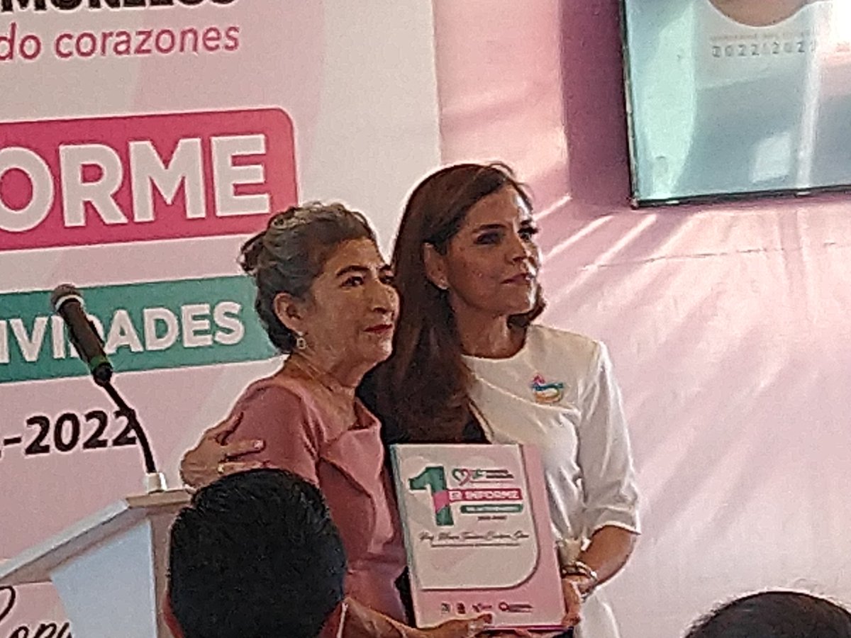 #1InformeDeActividadesdelDIF <a href="/PtoMorelosAyto/">Ayto. Puerto Morelos</a> que preside <a href="/BlancaMerariPM/">Blanca Merari Puerto Morelos</a> en su mensaje la Pdta. Estatal del <a href="/SistemaDIFQRoo/">Sistema DIF Q. Roo</a> Sra. Verónica Lezama Espinoza reconoce el trabajo de la Profa. Maura Cordero Silva por su calidad humana y felicita a todos a nombre de la Gob. <a href="/MaraLezama/">Mara Lezama</a>