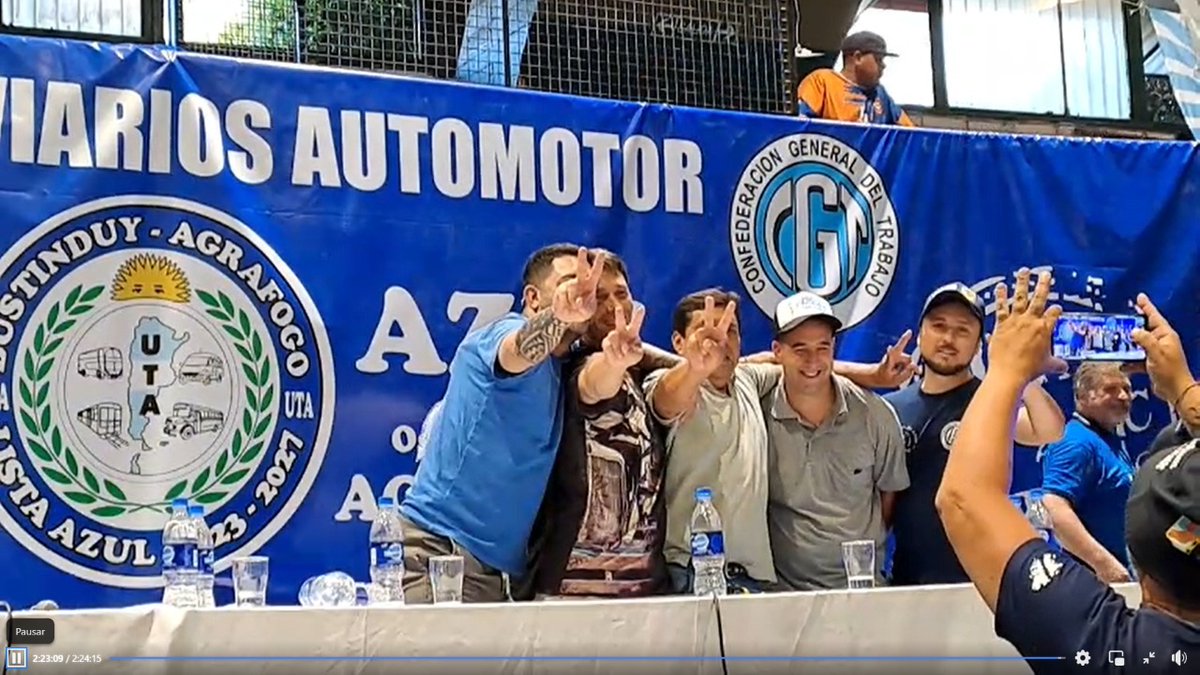 ListaAzulUTA's tweet photo. 🗣️“La única lucha que se pierde, es la que se abandona y acá está lleno de luchadores, de valientes. 💪Hoy se convierten en mi familia, todos ustedes. Vamos a recuperar nuestra casa, gracias por apoyar a Miguel y Lele” 🙋🏻‍♂️Compañero Lucas Nahuelquir https://t.co/FSOejUxNdy