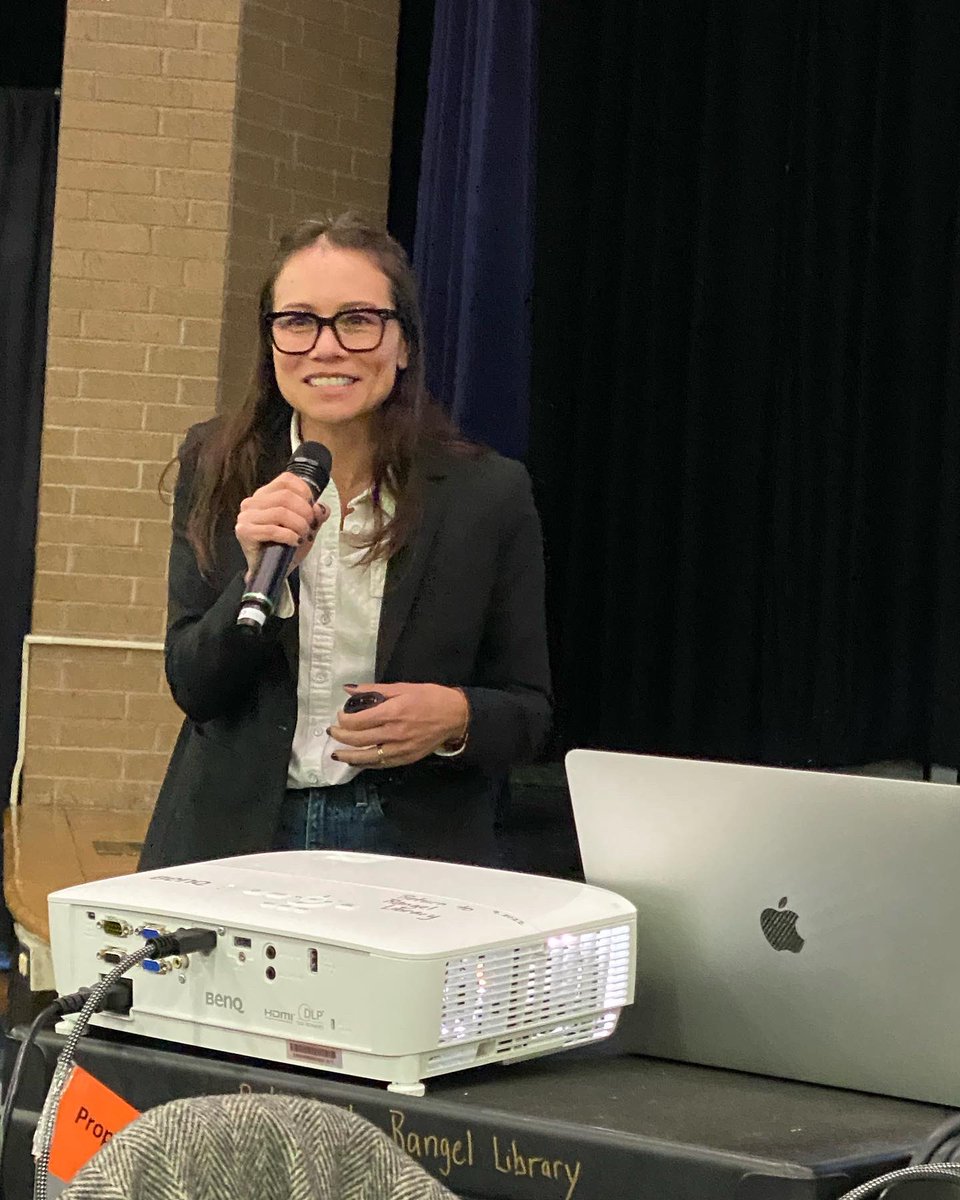 whosebooks's tweet photo. We had a blast with @soontornvat Irma Rangel YWLA today. Christina talked about her writing journey and the making of The Last Mapmaker. The young ladies had great questions and are reading the book as a school wide read ! #whosebooks #aba #stemreads # https://t.co/yET7XMQWXA