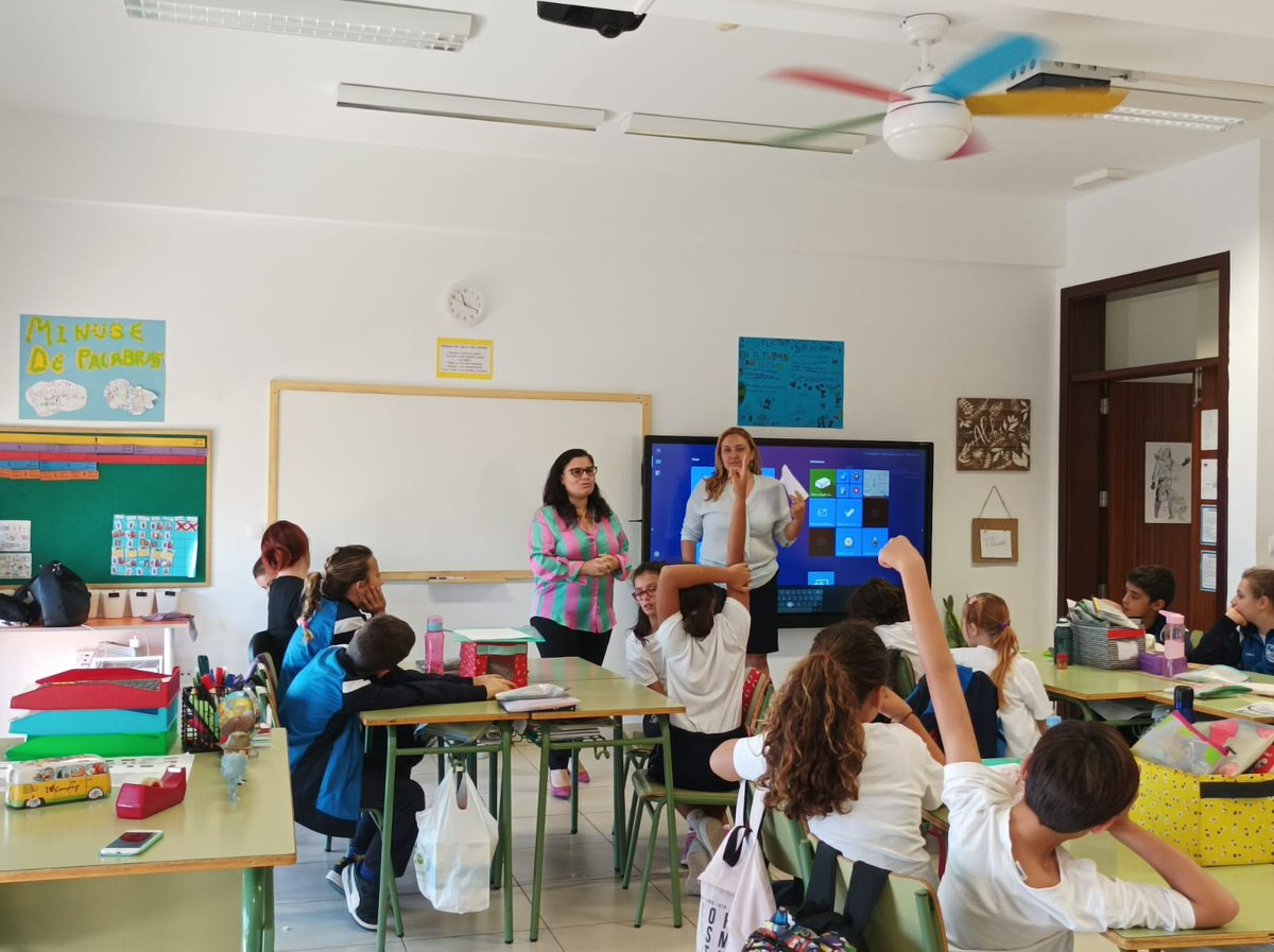 AytoCandelaria's tweet photo. 🏫📚👧🏼Una mañana con la alcaldesa para conocer la política local y los Derechos de la Infancia en Candelaria

✅Infórmate en la web del Ayuntamiento:https://t.co/L4K8GXgdq5

#CandelariaViva #CandelariaEsEducación https://t.co/NQH3ujA8Sh
