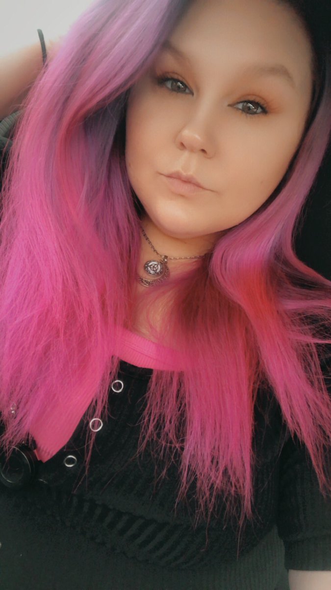 Cherrey🍒 (@cherreybombb) on Twitter photo 