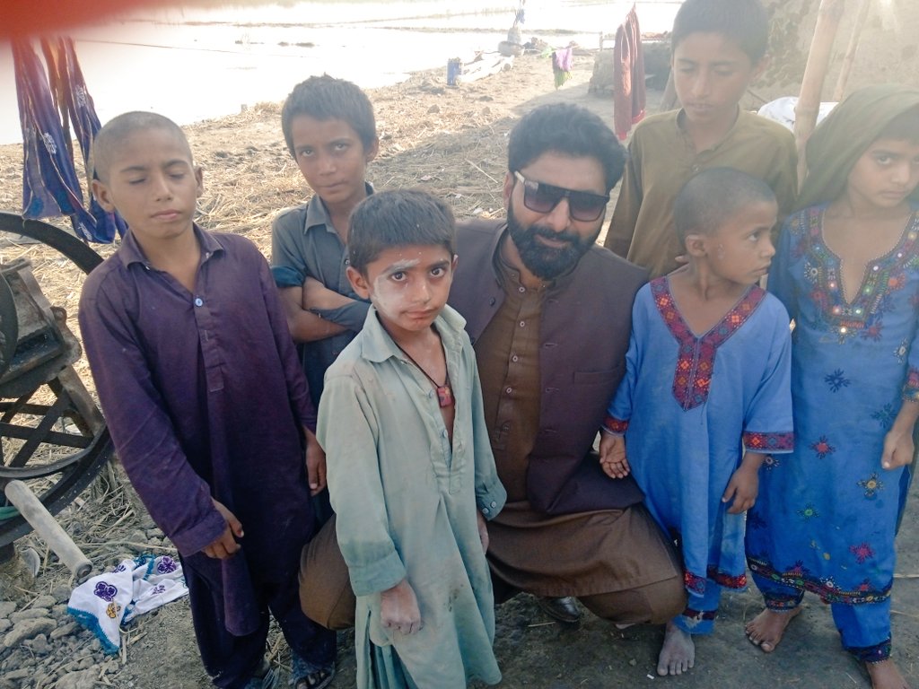 میرے سندھ کے فیوچر کا حال دیکھ کر بلاول پر لعنت بھیجنے کو دل کرتا ہے
لعنت بھیج کر بلاول کو ٹیگ کرتے جاٸیں