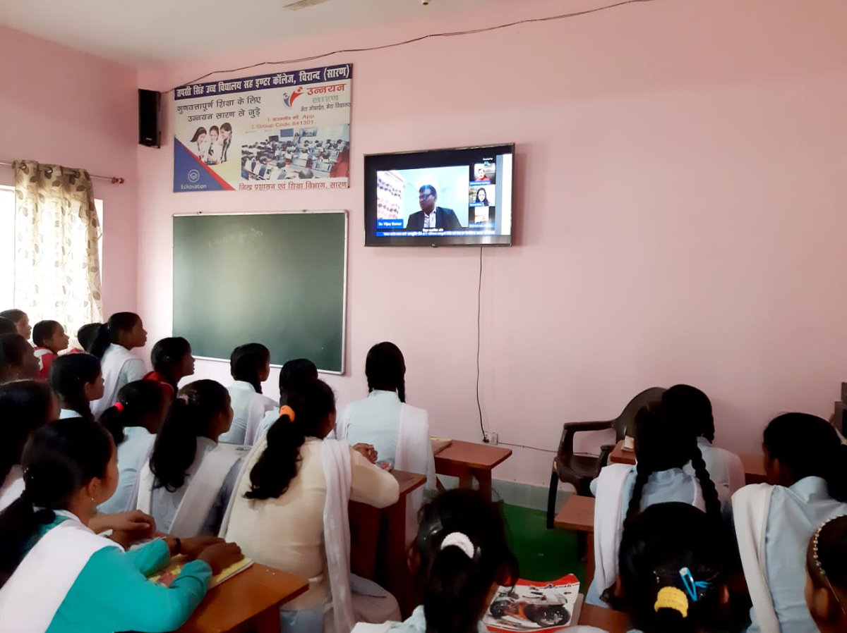 sweetchanchala's tweet photo. Students of Tapsi Singh H/S saran watching live session of sawal apke jawab hamare with IAS deepak sir.... @teachersofbihar @BiharEducation_ @theshivholic @EduMinOfIndia @bepcslo @scertbihar @DipakKrIAS https://t.co/K7qihVUQTv