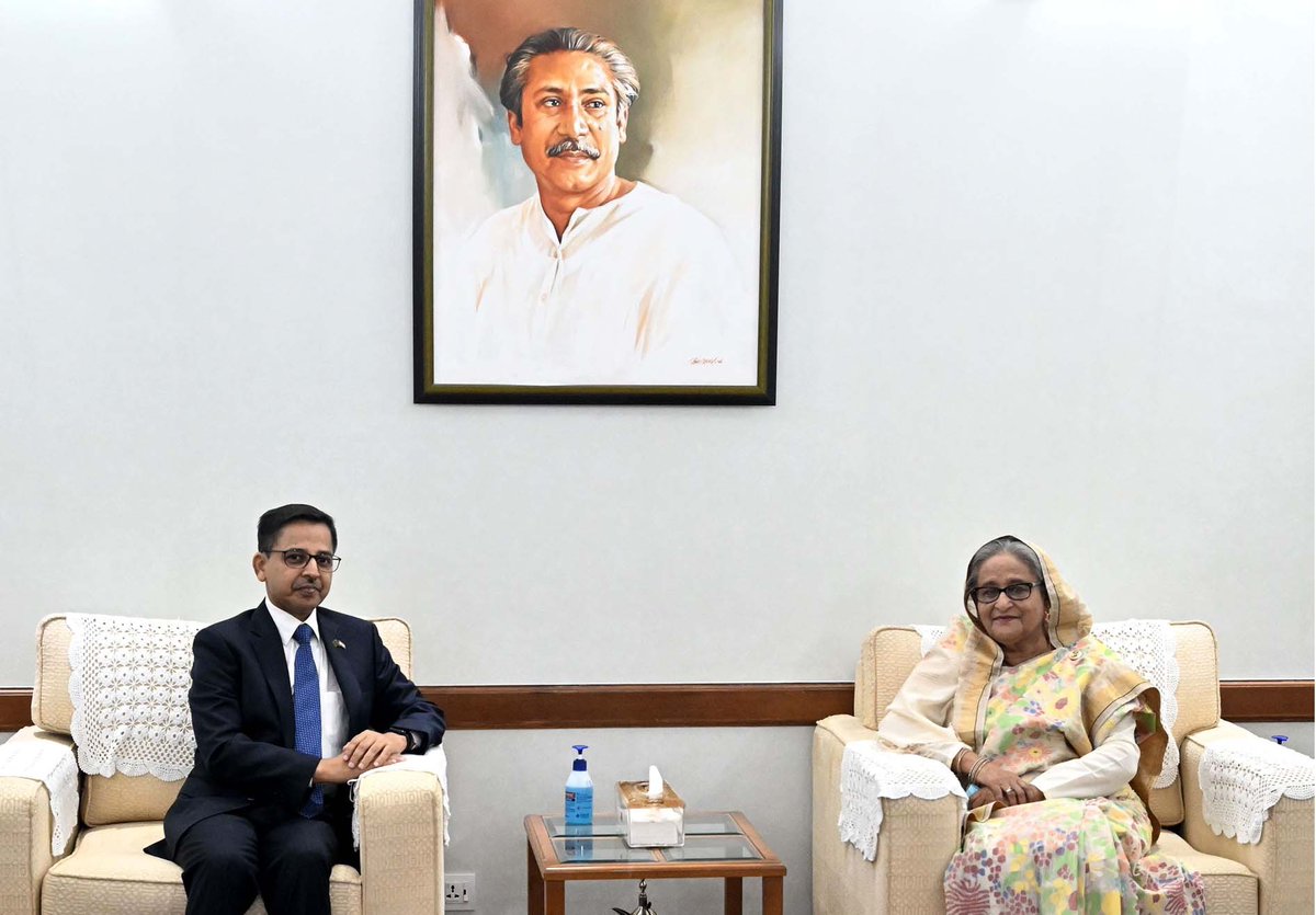 Newly appointed High Commissioner of India in Bangladesh HE Pranay Verma has paid a courtesy call to HPM #SheikhHasina today at Gonobhaban. During the meeting, PM said #AwamiLeague never pampers #terrorism and it never allows using of #Bangladesh soil for the purpose.