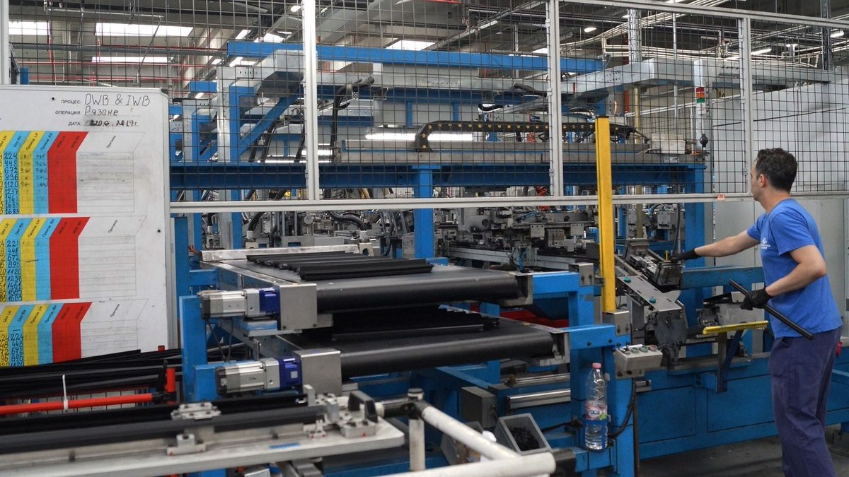 Do you manage a manufacturing firm? Are you looking for production line workers? We regularly recruit for a range of manufacturers across the Midlands, including the automotive industry and garment trade. Call 02476 327602 today.