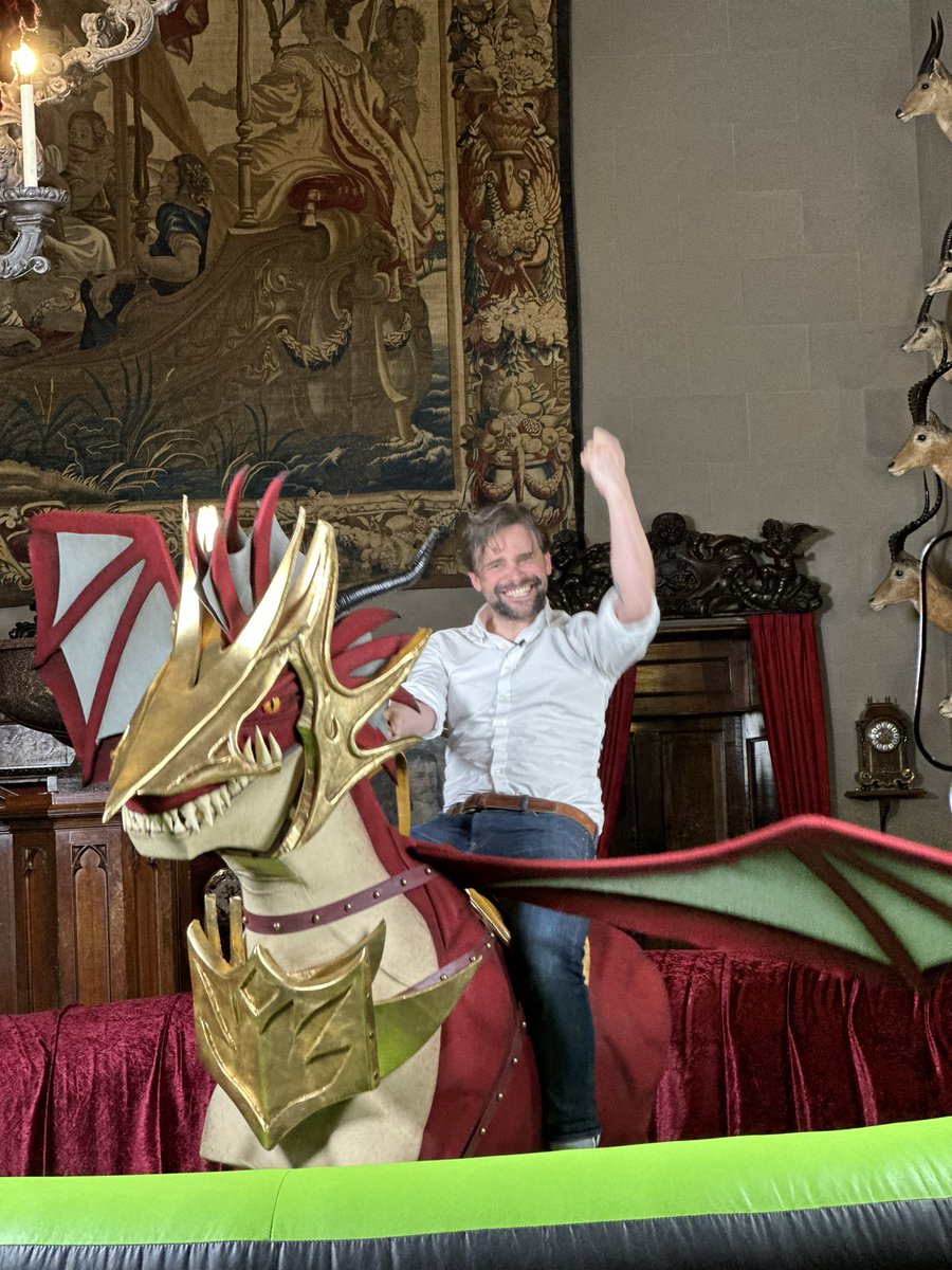 MrGMYT's tweet photo. I’m home from the #DragonCastle! What an incredible experience that was. Big thanks to @Warcraft and all the staff who made this happen! 

Made some new friends and got to play some Dragonflight. Life is good 🏰 

Still 2 more events left in 2022 👀 https://t.co/FAZgZOT02f