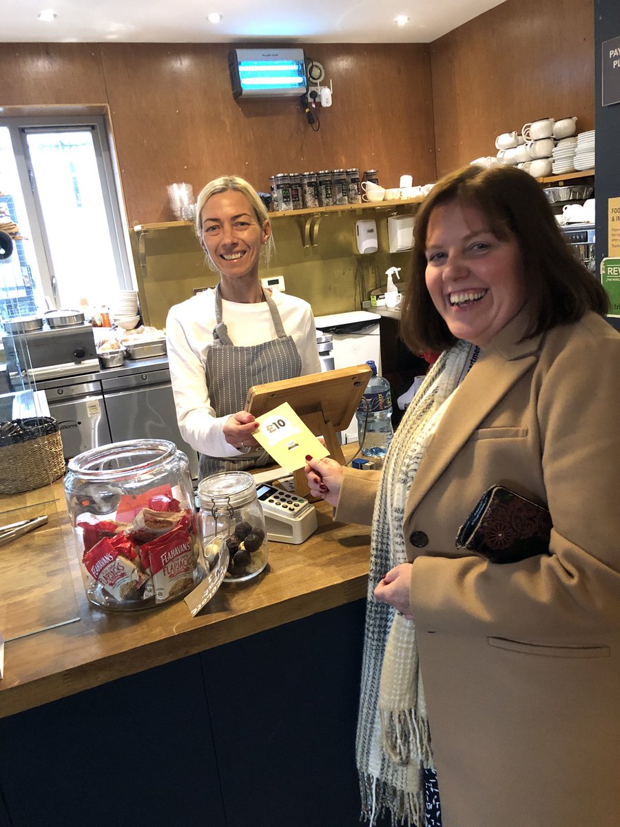 shaunaMcAuley6's tweet photo. Roisin from Cell path #BelfastTrustLabs using her prize voucher kindly donated by @lovelyloaf for the @ibmsnibranch quiz. Having a morning coffee ☕️ and tasty breakfast! 🥓🍳🥐Thank you for your support 👏👏👏 https://t.co/1ojxpXtXeS