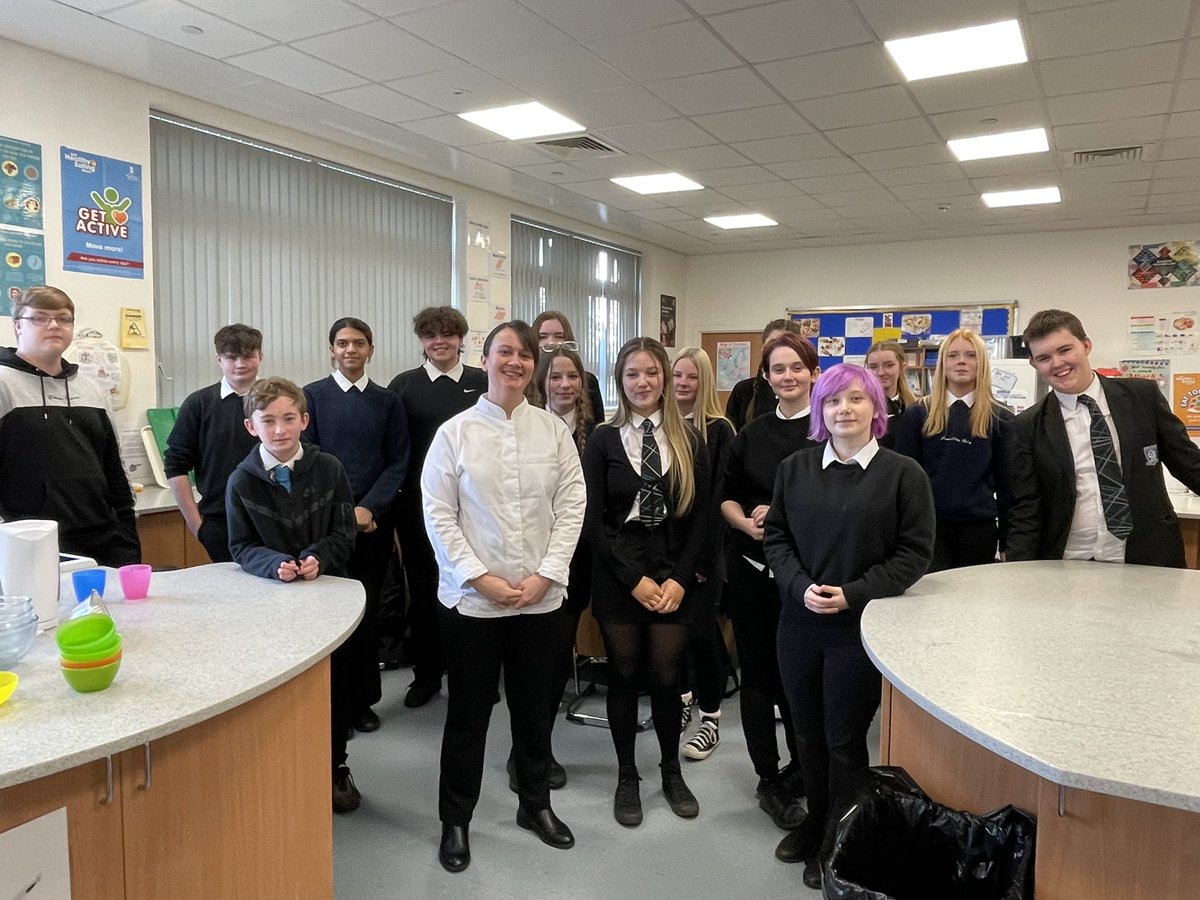 calderglenhft's tweet photo. A huge thank you to @Chef_LornaMcNee from @CailBruich who spoke to some of our Practical Cookery and HFT pupils today. The pupils got a taste of some amazing Scottish Langoustines and some top skills tips! #hospitality #Chefs #wearecalderglen #tasty #freshproduce #FoodForThought https://t.co/tck0HJVKdB