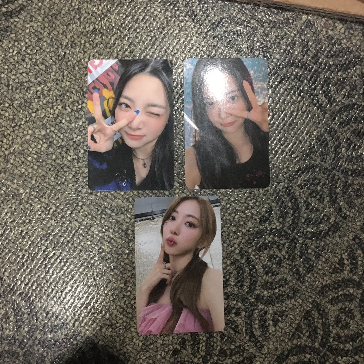 winterprio's tweet photo. wts lfb ph only 

antifragile eunchae &amp; sakura photocards 

- 300 ea! 
- with marks 
- can send condi thru dms! https://t.co/tEhUM7WwwP