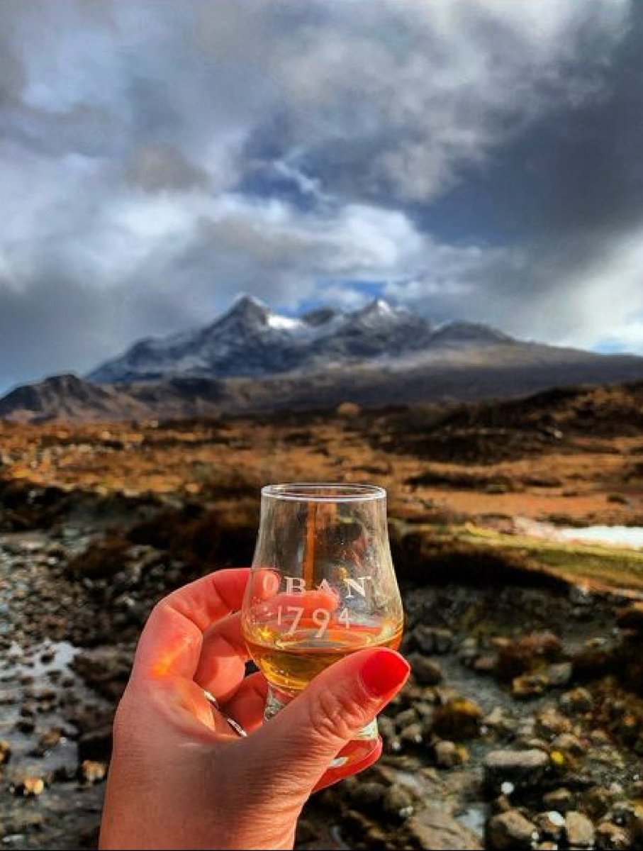 Whether you're a Scot or just one at heart, how will YOU celebrate our national day today? 💙 Slàinte Mhath! 🥃 #StAndrewsDay

📍 Isle of Skye 📷 IG/themaltmaiden <a href="/Scotland/">Brand Scotland 🏴󠁧󠁢󠁳󠁣󠁴󠁿</a>