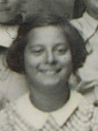 30 November 1927 | A Belgian Jewish girl, Elisabeth Henrietta Bak, was born in Borgerhout. She emigrated to The Netherlands.

In September 1942 she was deported to #Auschwitz and murdered in a gas chamber after the selection.