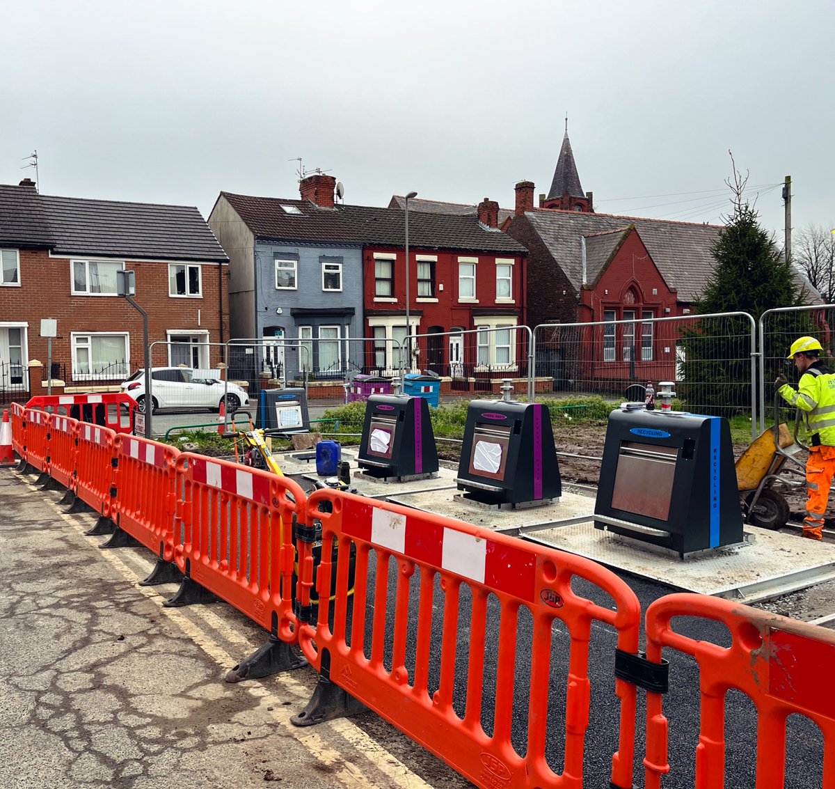 Live progress of our eighth #UndergroundBins site on Toft Street, L7 - the area is currently being landscaped ahead of the site opening from next week 👏🏻 The underground revolution continues across Liverpool ⬇️ #ImprovingLiverpool