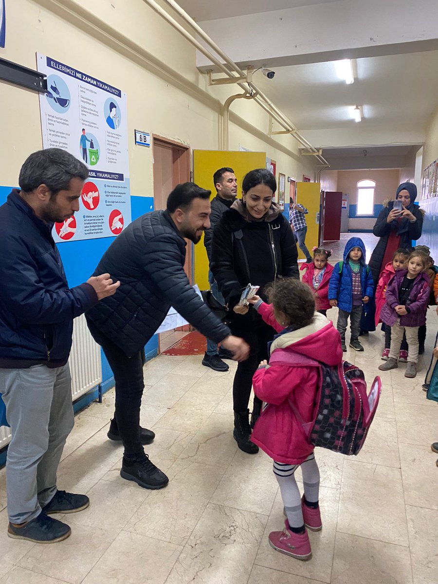 Demirlibarann's tweet photo. 🌟İnsanlar ödül ümidiyle harekete geçirildiği zaman güçlü olur. Her ay düzenlediğimiz ayın öğrencilerine etkinliğimizde bu ay da ödüller, gururla minik öğrencilerimize verildi.

📍 Demirli Baran İlkokulu
@tcmeb 
@aliihsansu_ 
@Murat4Kucukali
@ekin2107
@Diyarbakirmem
@erganimem2 https://t.co/txGbHJWWvt
