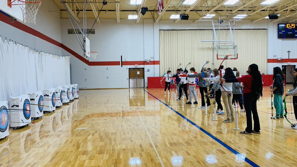 roncallihigh's tweet photo. Archery has quickly become one of the favorite PE lessons at RHS! https://t.co/SWKXzsohlk