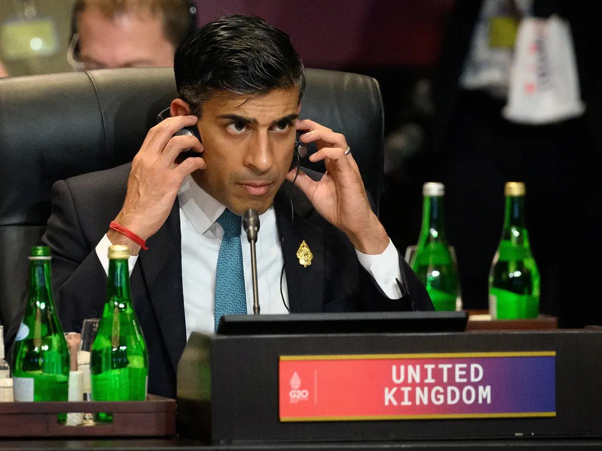 Just a few examples of Rishi Sunak not believing in wearing items on his lapel.