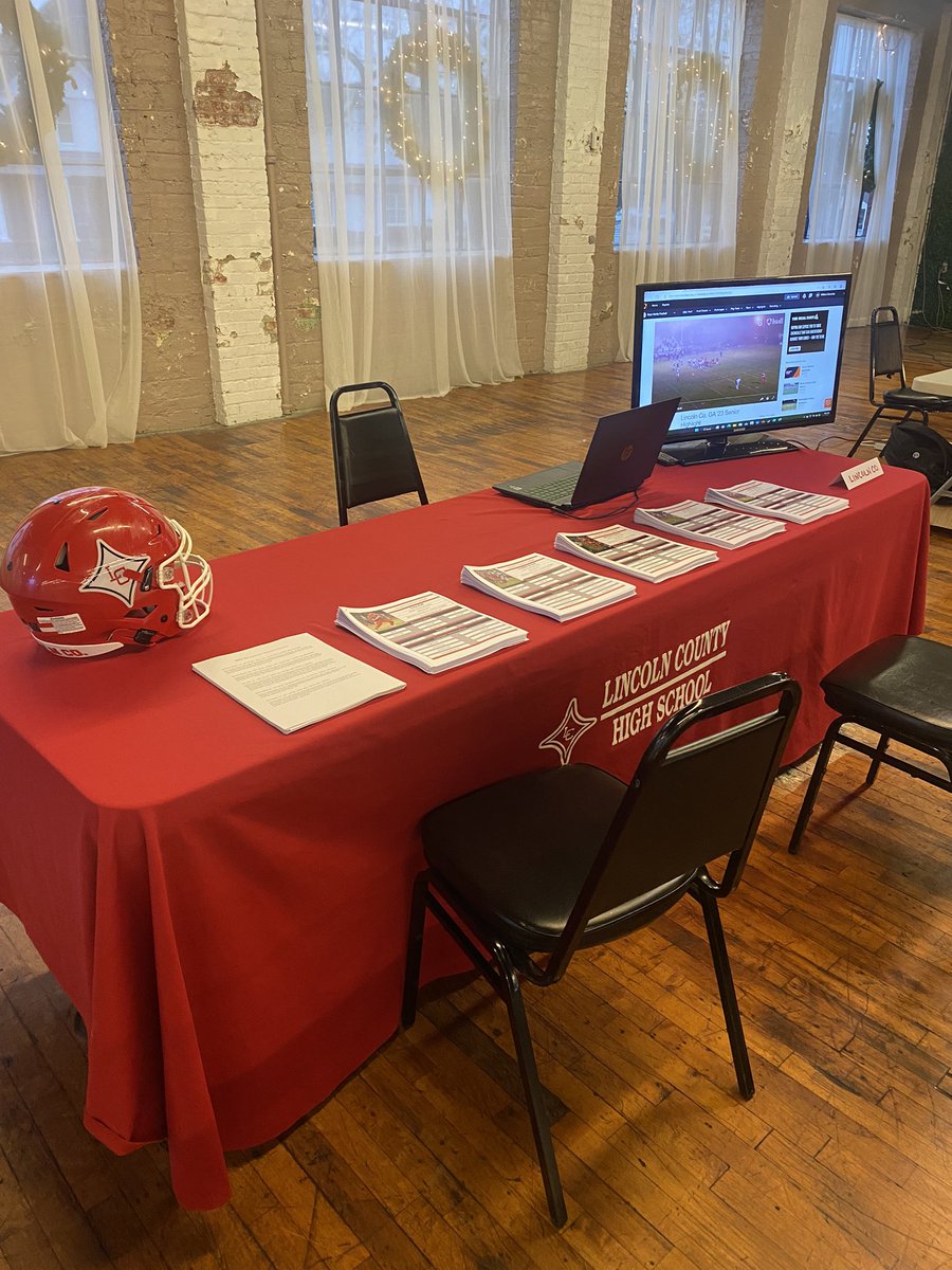 co_devils's tweet photo. Lincoln County players being represented at the NE GA/Upstate SC Recruiting Fair! Time for all these colleges to see our great players! #RedDevilNation #GoBigRed #RD4L #RedDevilPride #NEGAUpstateSCrecruitingfair https://t.co/ffEXSva8Lh