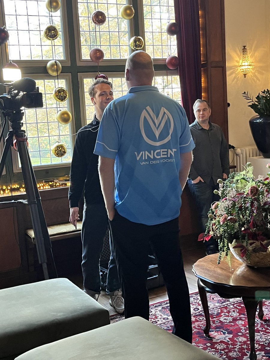 Persdag @TOTODartKings met <a href="/MvG180/">Michael Van Gerwen</a> <a href="/Raybar180/">Raymond van Barneveld</a> <a href="/VvdV180/">Vincent v/d Voort</a> <a href="/Dannynoppert/">Dannynoppert</a> <a href="/Duivee/">Dirk van Duijvenbode</a> richting WK 2022 #darts