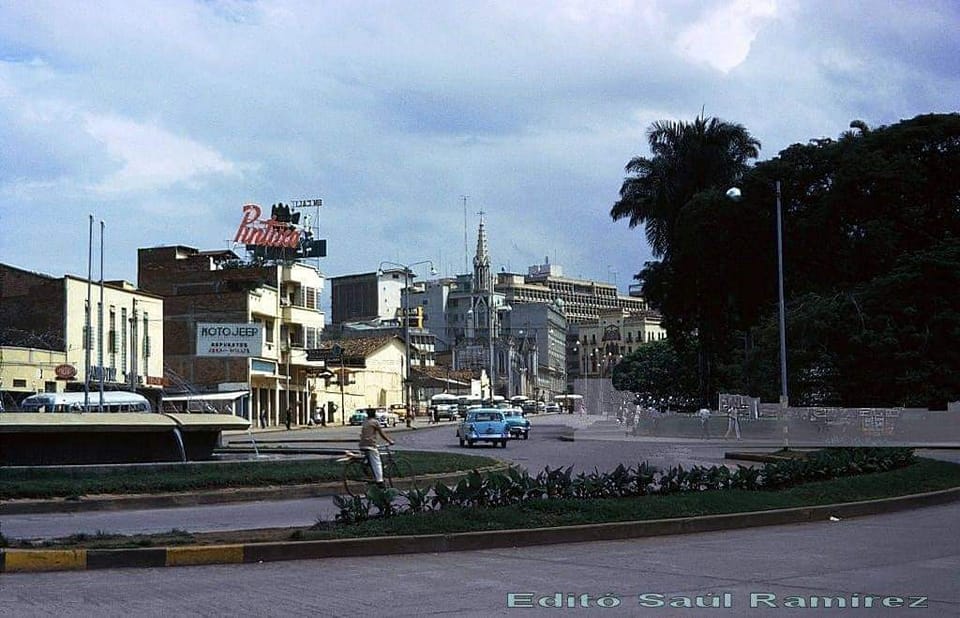 avaluoscali's tweet photo. Glorieta Calle 15 con Carrera 1.
Al fondo #LaErmita, El #AlférezReal y el #EdificioColtabaco 🤩 https://t.co/RekHwMXc9H