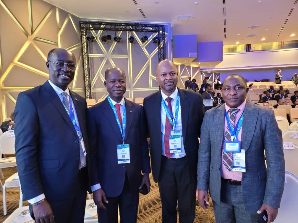 IngoMagazine's tweet photo. Mr. Sylvère Bankimbaga, Président du #CDECA &amp; ADGA de la @bancobu en compagnie de Mr Drissa Nassa, PGD du Groupe Coris International Bank; Mr Olivier Buyoya, Représentant de l'IFC en #Afrique de l'Ouest &amp; Ngengetereze Bonaventure, ADGA de la BBCI au cours de l'AFIS à Lomé. https://t.co/N2oeySSdyt