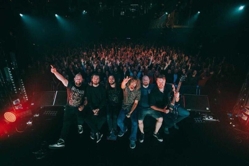 Amazing SikTh show in London , people came from USA, Germany, Spain, Switzerland , Ireland , Italy and of course all over the UK, amazing to see, there were more than this too lights only showing some