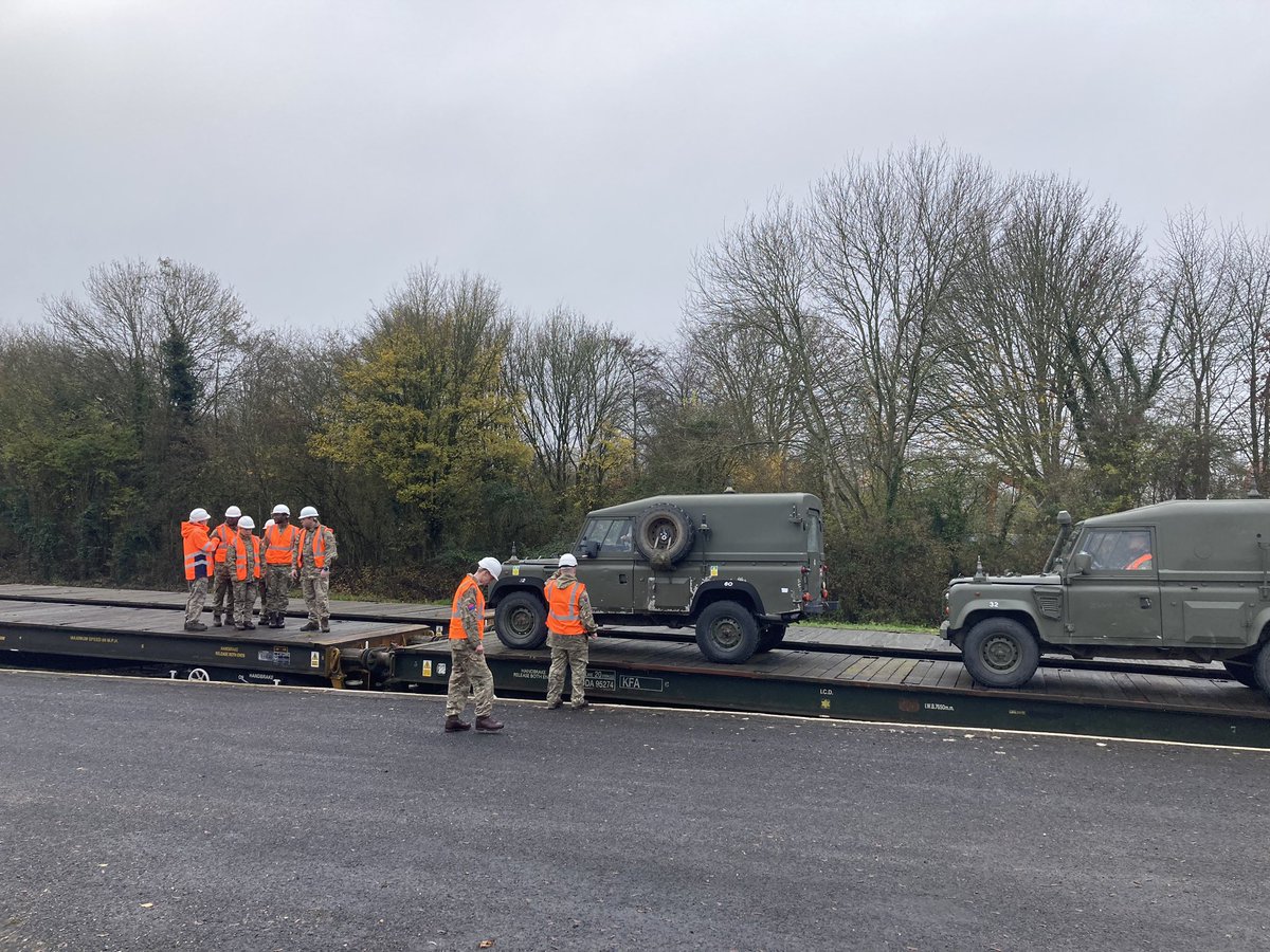 Great morning spent with the @LSTW_DMTS team as they delivered Rail Loading Supervisor training. It's always good to see our superb instructors in action, delivering high quality training safely and effectively. @DSLAWorthy_Down