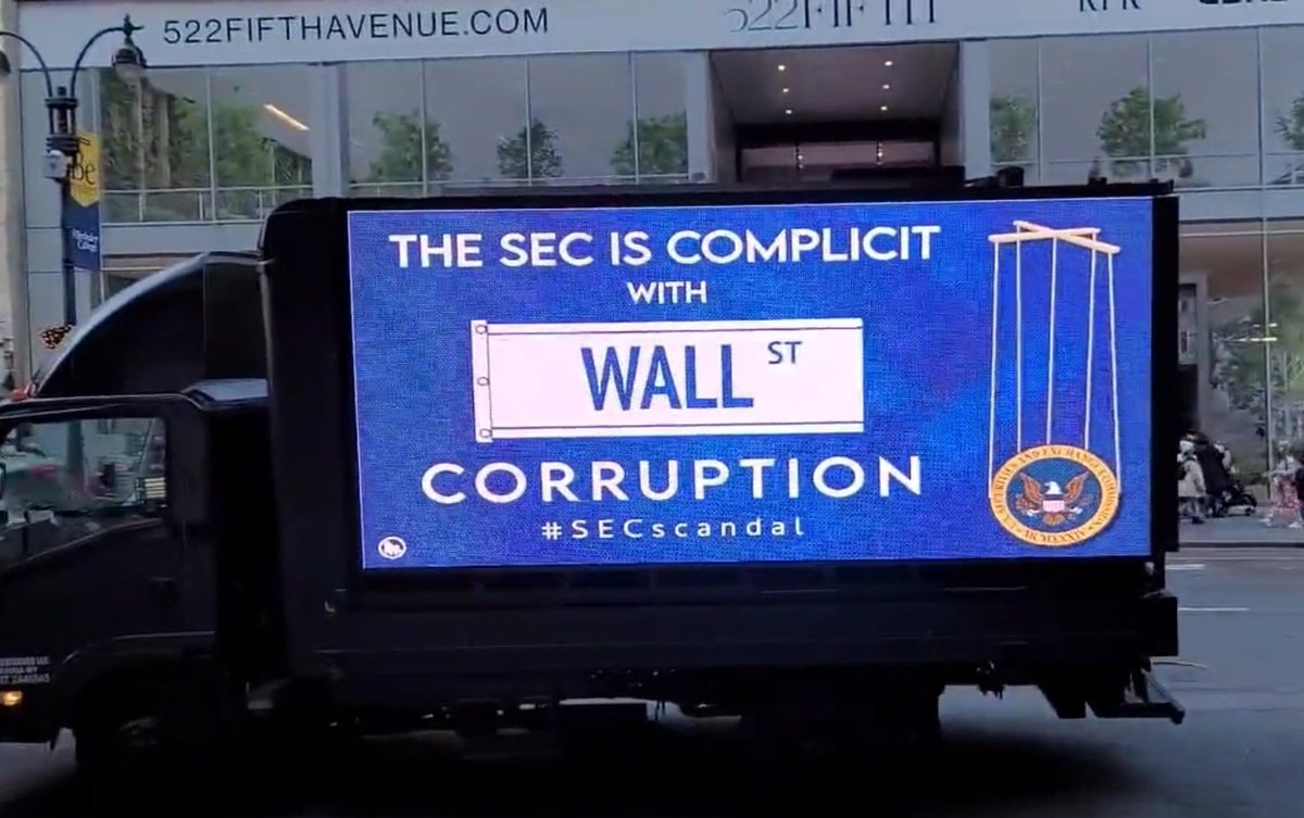 Markus_T77's tweet photo. @POTUS What about the scams on your Wall Street Mr. President?
#AMC #ApesNotLeaving
#StopMarketManipulation
#KenGriffinLiedUnderOath
#CitadelScandal
#SECisComplicit
#ApesNotLeaving
#duarschloch https://t.co/JVDj7q41FA