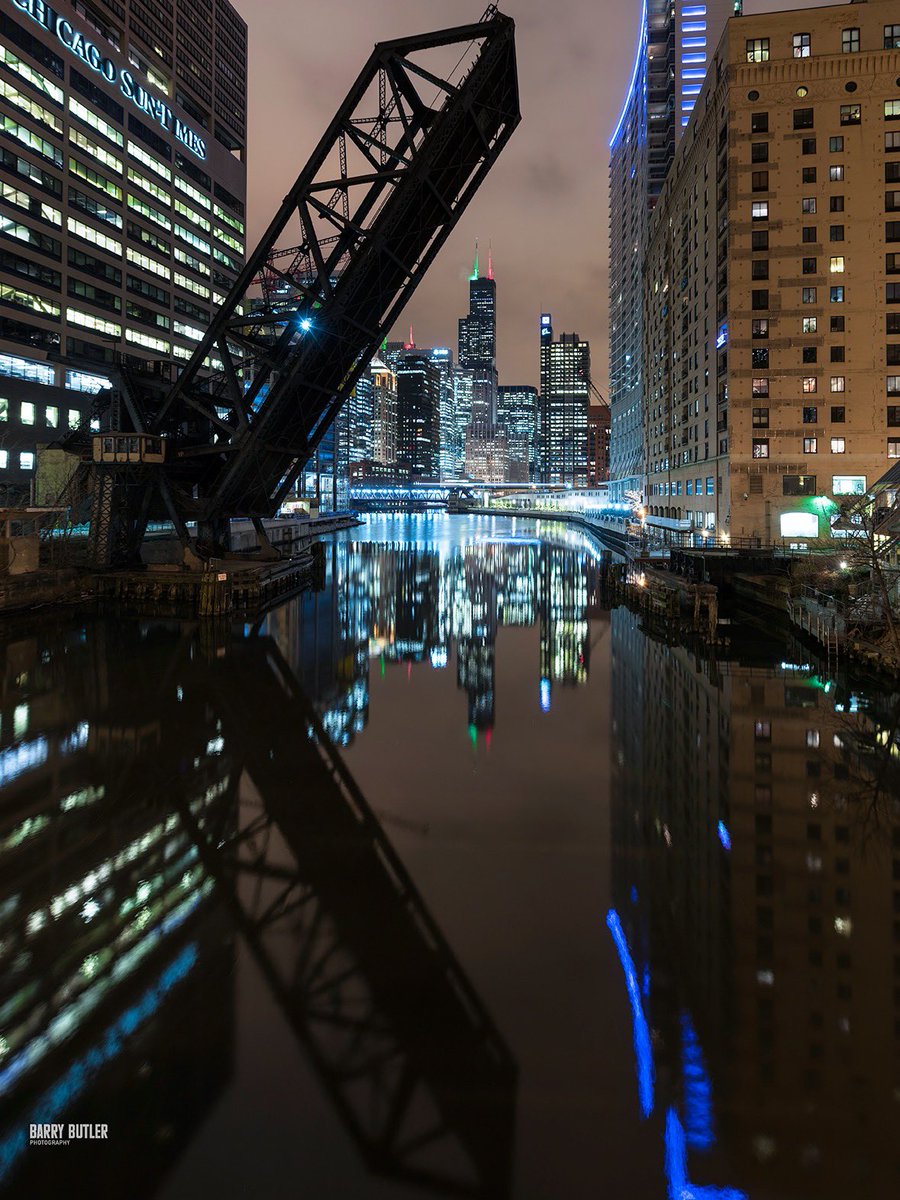 Chicago in the holiday spirt on Wayback Wednesday.   In 2014, when you still could see Sears Tower from the Kinzie Street Bridge.  #chicago #christmas