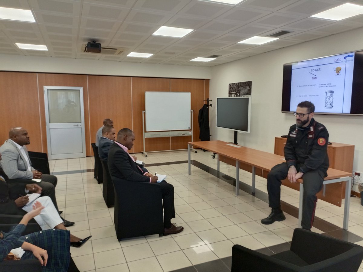 adevivounodc's tweet photo. Exchange visit of @SERNICMz with @_Carabinieri_ in Rome sponsored by #UNODC thanks to the generous contribution of @GermanyDiplo https://t.co/173HyoUQGW