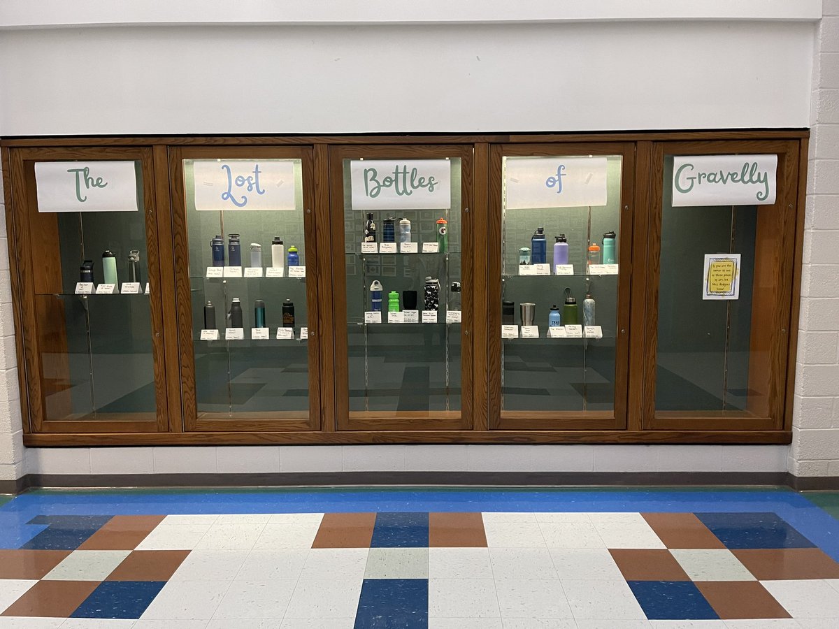 Have i mention how awesome @SaraBookworm is??? Look at her latest display!! @OCSCTE @GHMS_Grizzlies #missionsuccess #ourgravelly #onward #upward #iamCTE #CTEwithoutlimits