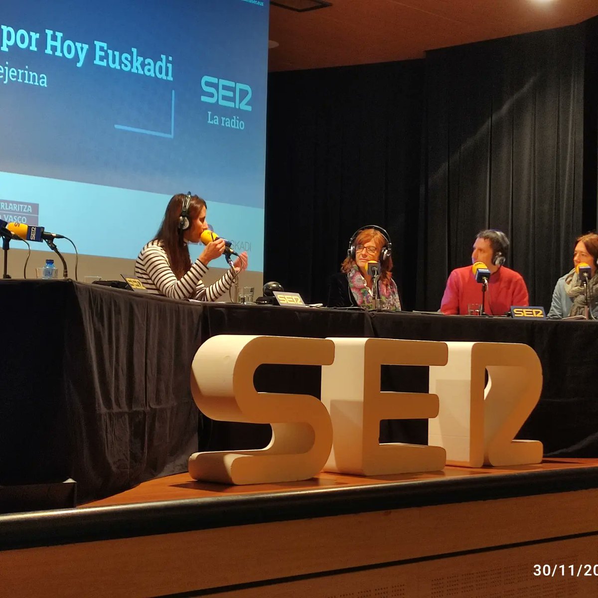 EditaOla's tweet photo. NPositivas: RT @visibles_org: Hablando del #fondoisuri #loturak x apoyar a las personas q han salido desde #ucrania y están en #euskadi
Impresiona escucharles.
Saber q se mueven en nuestro sistema, gracias a la red de familias acogedoras, voluntarias-… https://t.co/nzPSGw3eKx