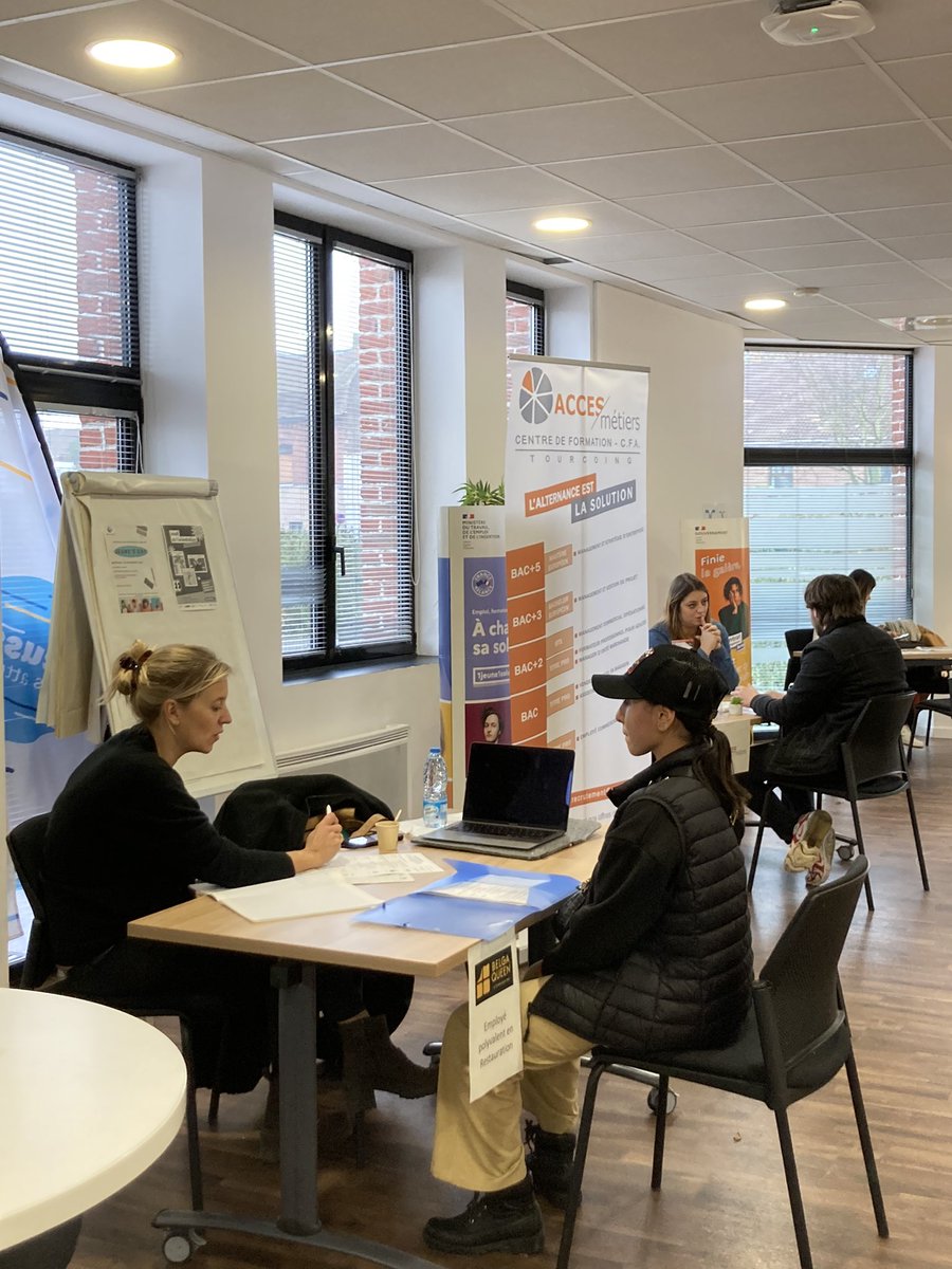 1ère édition de notre jeune ´s day au pôle emploi de Roubaix Les Prés! Partenaires et entreprises sont présents toute la journée  pour proposer des opportunités à plus de 100 jeunes talents! Merci à tous pour  votre implication 👍👏🤜🤛<a href="/ludes_richard/">Ludes Richard</a> <a href="/eddievanco/">eddie vancompernolle</a>