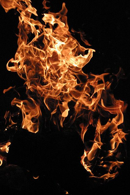 VictorianGothik's tweet photo. 12) ‘BRING ME A LIGHT!’, Anon. (1861)
“I saw her lower the flame of the candle, and set fire to the dress of the smiling, trusting girl. Ere I could move she was enveloped in flames, and I heard her wild shrieks mingling with the low demonic laughter” #GothicAdvent https://t.co/E6Ihg4QkFI