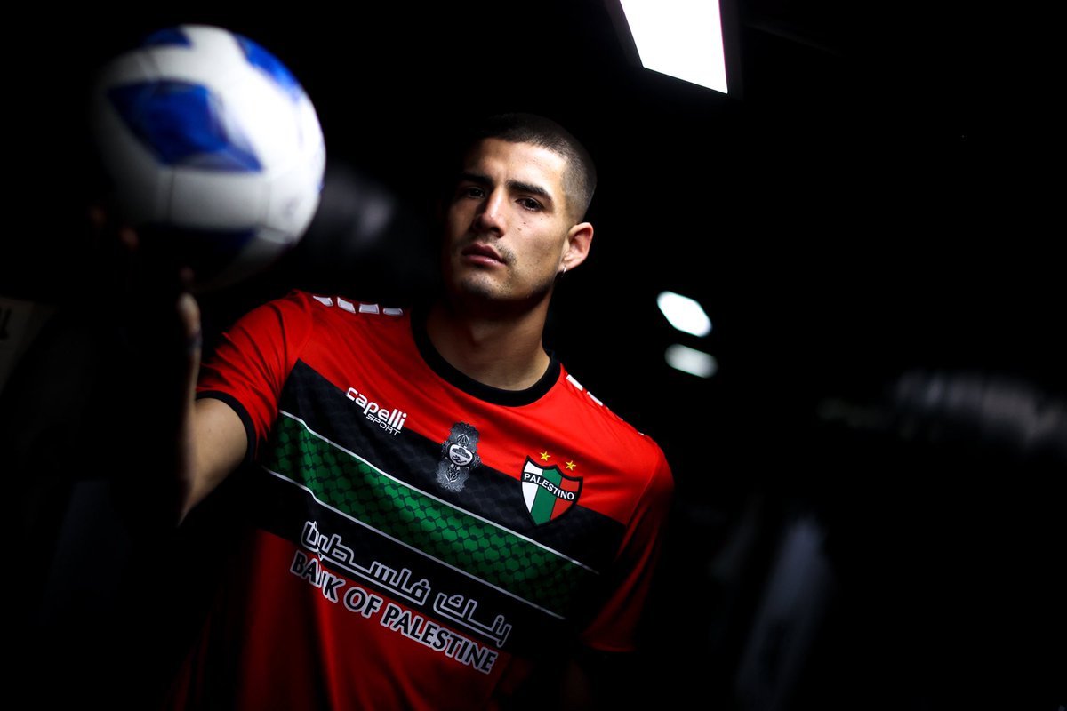 CDPalestinoSADP's tweet photo. 𝐑𝐄𝐅𝐔𝐄𝐑𝐙𝐎 𝟐𝟎𝟐𝟑: 𝐆𝐎𝐍𝐙𝐀𝐋𝐎 𝐂𝐎𝐋𝐋𝐀𝐎👊🏻

El arquero de 25 años se sube al camello🐫 para los desafíos de la próxima temporada🤝🏻

⏩ Detalles: https://t.co/tIGpFX0vep

¡Bienvenido, Gonzalo!❤️💚

#TodoUnPueblo 🇵🇸 https://t.co/TVew6nbiUT