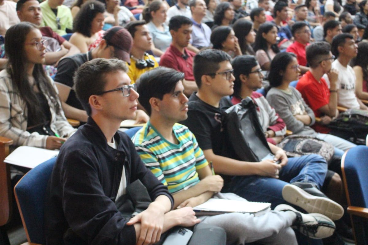 UIS's tweet photo. La inteligencia, la creatividad y la generación de conocimiento en pro de la comunidad universitaria son algunas de las áreas que sobresaldrán durante el #U22Fest, que comienza a esta hora con la conferencia de @pateguerrero, científica destacada y egresada UIS. https://t.co/XPSroHU9Ua
