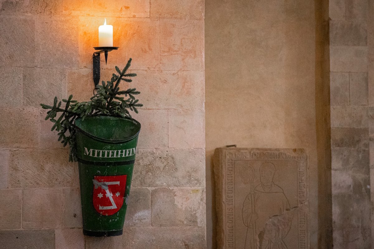 LexVinum's tweet photo. 🙏"Was zu tun war, ist getan, o Herr. Wir haben unsere Weinberge beackert und bepflanzt. Wir haben die Reben geschnitten, gehegt und gepflegt. Wir durften ernten, was zu wachsen ließest." - #Erntedankfeier `22 der #Rheingauer Winzer in Kloster Eberbach 🍞🍇✝️ https://t.co/gzXY8q3QoY