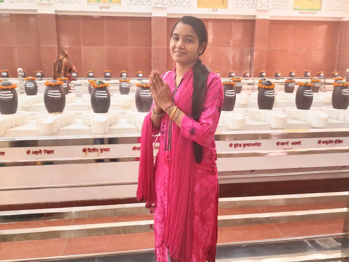 New vlog up on my YouTube channel: Varanasi |  Kashi Vlog | Tulsi Manas Temple, Shri Mani Mandir, Dupatta and Winter Wear Shopping | Uttar Pradesh Trip- youtu.be/p8DGpMLbY0s
#tulsimanasmandir #shrimanimandirbanaras #108shivling #dupattashopping #cottondupatta #silkdupatta