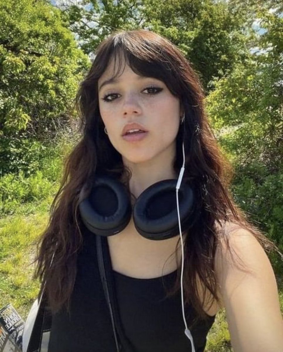 rwesowens's tweet photo. بچه ها جنا اورتگا “jenna Ortega” بازیگر سریال Wednesday که این چندوقته خیلی معروف شده با 14 میلیون فالور یه هایلایت به اسم مهسا امینی داره :)
#مهسا_امینی https://t.co/x7nF2SJHCn
