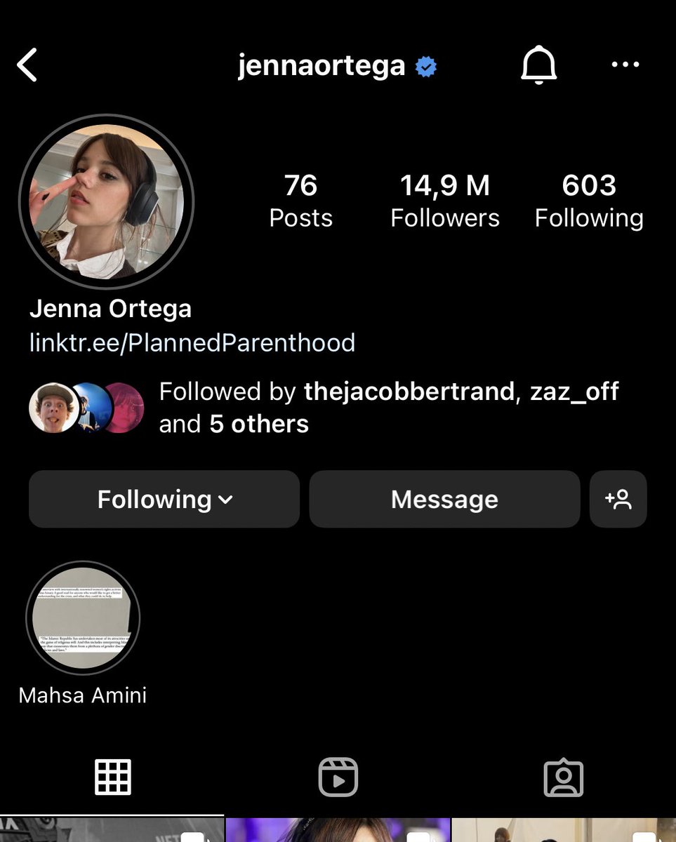 rwesowens's tweet photo. بچه ها جنا اورتگا “jenna Ortega” بازیگر سریال Wednesday که این چندوقته خیلی معروف شده با 14 میلیون فالور یه هایلایت به اسم مهسا امینی داره :)
#مهسا_امینی https://t.co/x7nF2SJHCn