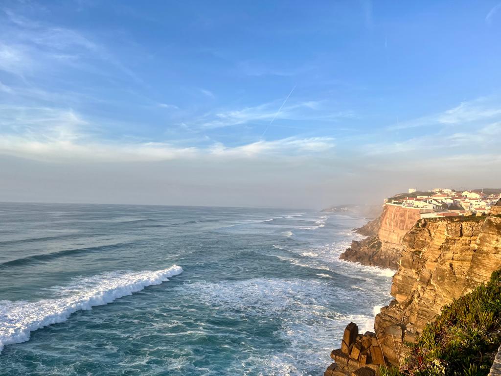 noir_carre's tweet photo. Après la Colombie, direction le Portugal ! Nous sommes heureux de donner la possibilité à nos collaborateurs de vivre l'expérience unique de digital nomad. Aujourd'hui, c'est Beverley qui nous emmène à la découverte du Portugal !
#wearecarrenoir #workyourworld #futureofwork https://t.co/rlDmHTLwDz