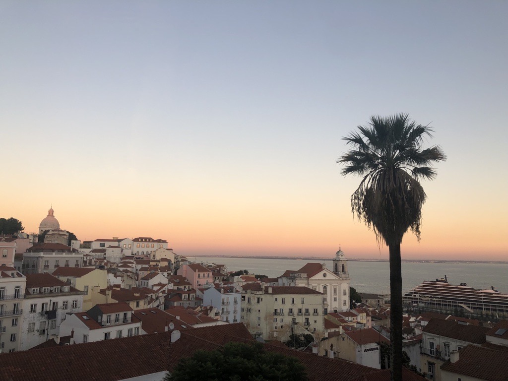 noir_carre's tweet photo. Après la Colombie, direction le Portugal ! Nous sommes heureux de donner la possibilité à nos collaborateurs de vivre l'expérience unique de digital nomad. Aujourd'hui, c'est Beverley qui nous emmène à la découverte du Portugal !
#wearecarrenoir #workyourworld #futureofwork https://t.co/rlDmHTLwDz