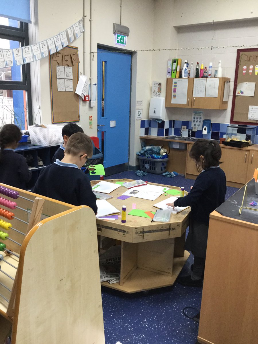 STC_3EB's tweet photo. Yesterday we made our own advent wreaths. We learnt that the first candles represents #hope and the wreath is green to show God’s never ending love. #RE #advent #hope #lightonecandle https://t.co/Id3w0x4A5D