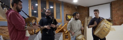 #CulturaLH La comunitat gallega ret un homenatge als emigrants d'aquesta comunitat arribats a Catalunya als anys 60 i 70.

Amb l'espectacle 'Unha Xeración. Dous Mundos' Impulsat per <a href="/casagalega/">Casa Galega L'H</a> i per <a href="/XuntanzaC/">XuntanzaCatalunya</a>
🗓️10 de desembre, Gran Teatre del Liceu.

👉lhdigital.cat/web/digital-h/…