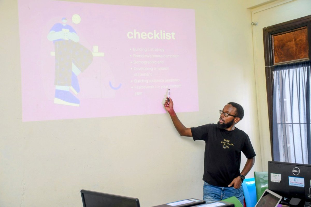 antony_wugoma's tweet photo. It was a fun and engaging session taking the Codehack ladies @pwaniteknowgalz through Digital Marketing.This session involved marketing of themselves as software developers and also marketing of their products ,services for their businesses since they are also entrepreneurs.1/4 https://t.co/FQNtsuixXJ