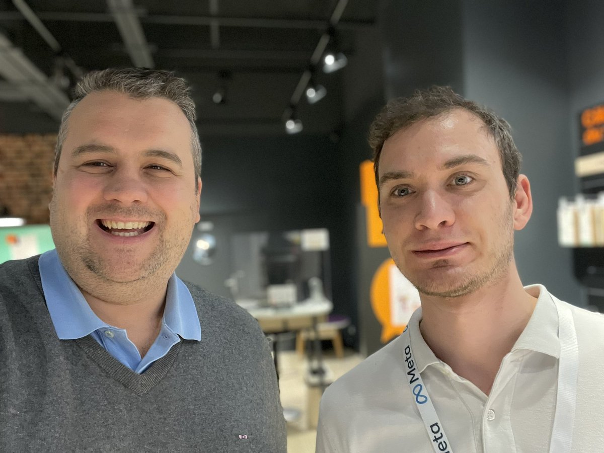 Très intéressante découverte de <a href="/MetaQuestVR/">Meta Quest</a> à l’#OrangeStore de #Reims 😃👍🏼🕹🟧
Merci à <a href="/Guitosh/">Alexandre Guiet</a> pour la démonstration et sa pédagogie !
Une immersion ludique qui ouvre de belles perspectives pour l’avenir dans la #VR et dans de nombreuses application ✅
#Meta #MetaVerse #Gaming