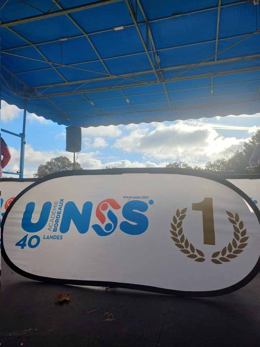 DSDEN_40's tweet photo. Cross départemental @LandesUnss #landes
➡️ soleil, plein air et course à pied
➡️ se dépasser, se dépenser et partager
🙏 à toutes les personnes organisatrices https://t.co/XRz2hw80uB