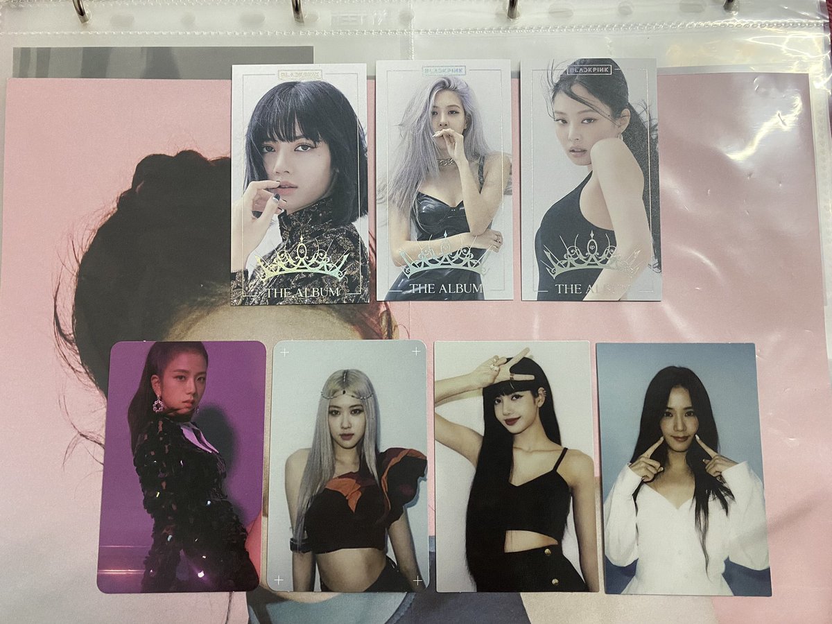 Raykyp77's tweet photo. 📌แถวบน = The Album ใบละ 100฿
📌แถวล่าง = ใบละ 130฿
(Square up จีซู, HYLT โรเซ่, The Album ลิซ่า จีซู)
📮ราคารวมส่งเอกชน
#ตลาดนัดบพ #ตลาดนัดblackpink https://t.co/eSORqZ8Qvv