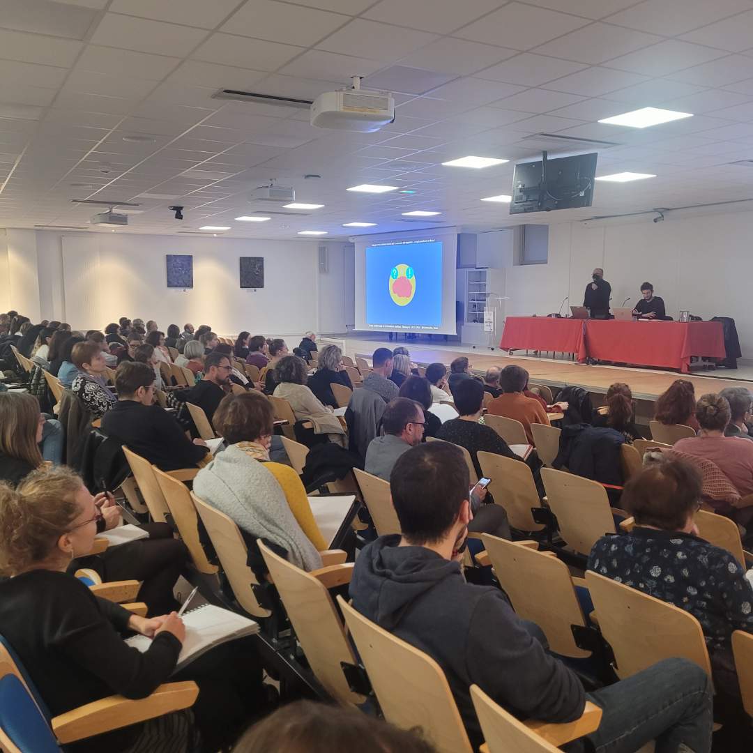 Conférence de Christophe Rodo au Lycée Pergaud dans le parcours EAFC "Métacognition" de l'<a href="/acbesancon/">Académie de Besançon</a> sur les Neuromythes .
“Ce que vous pensez savoir sur le cerveau qui apprend… et qui pourtant est faux “