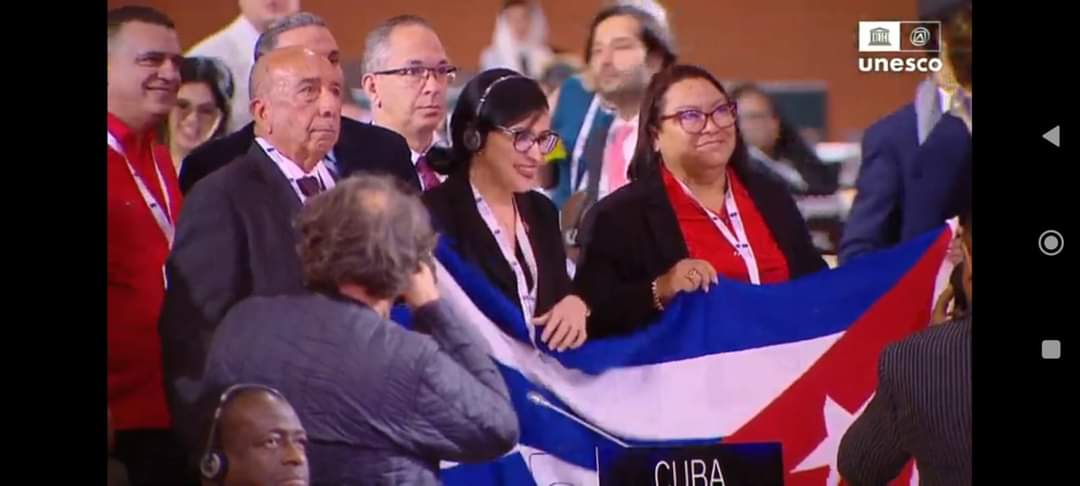 ManuelSobrinoM's tweet photo. #Cuba levanta una vez más su voz al mundo tras ser declarados Patrimonio Cultural Inmaterial de la Humanidad por la #UNESCO, los saberes de los Maestros del Ron Ligero Cubano. Digno reconocimiento de tradición y compromiso revolucionario de que #SíSePuede https://t.co/4AJEIaNWAz