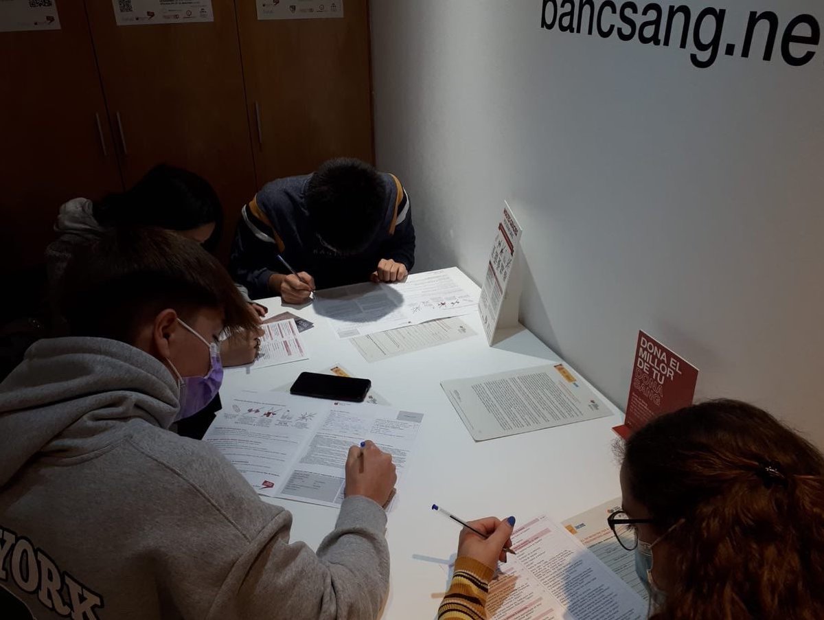 DelegESEIAAT's tweet photo. Aquest matí un grup d'estudiants de l'ESEIAAT ha anat a donar sang al Banc de Sang i Teixits de Terrassa.
Des de la Delegació animem a tots els i les joves del campus a anar-hi per solidaritat i consciència.
És molt important que els bancs de sang estiguin plens!
#DonaSang https://t.co/SaHXHvxGBy